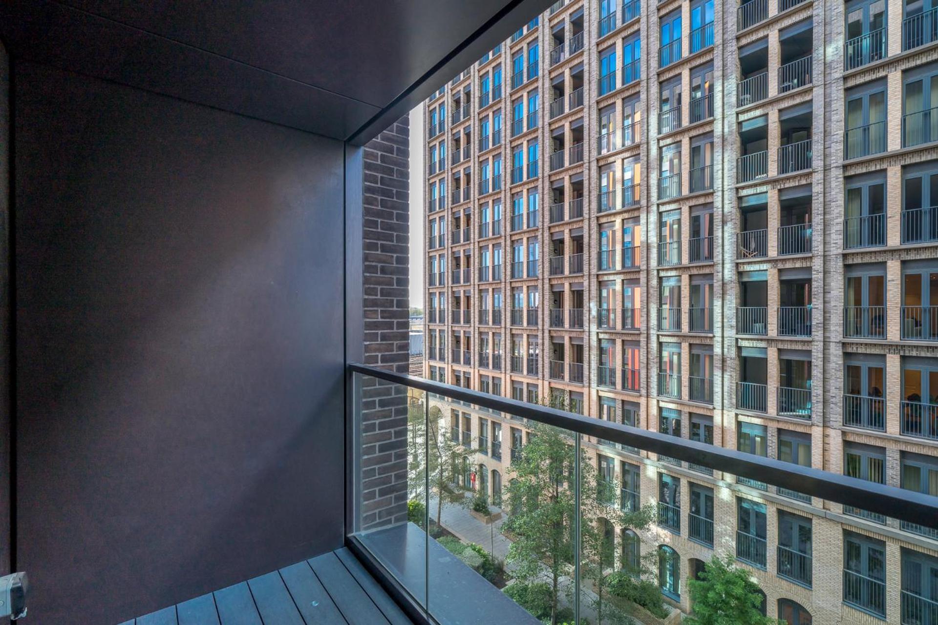 Apartment Riverfront Retreat In 2 Bed 2 Bath