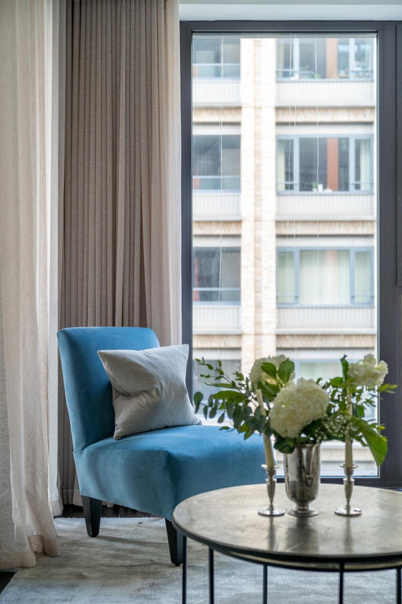 Riverfront Retreat In 2 Bed 2 Bath Apartment London