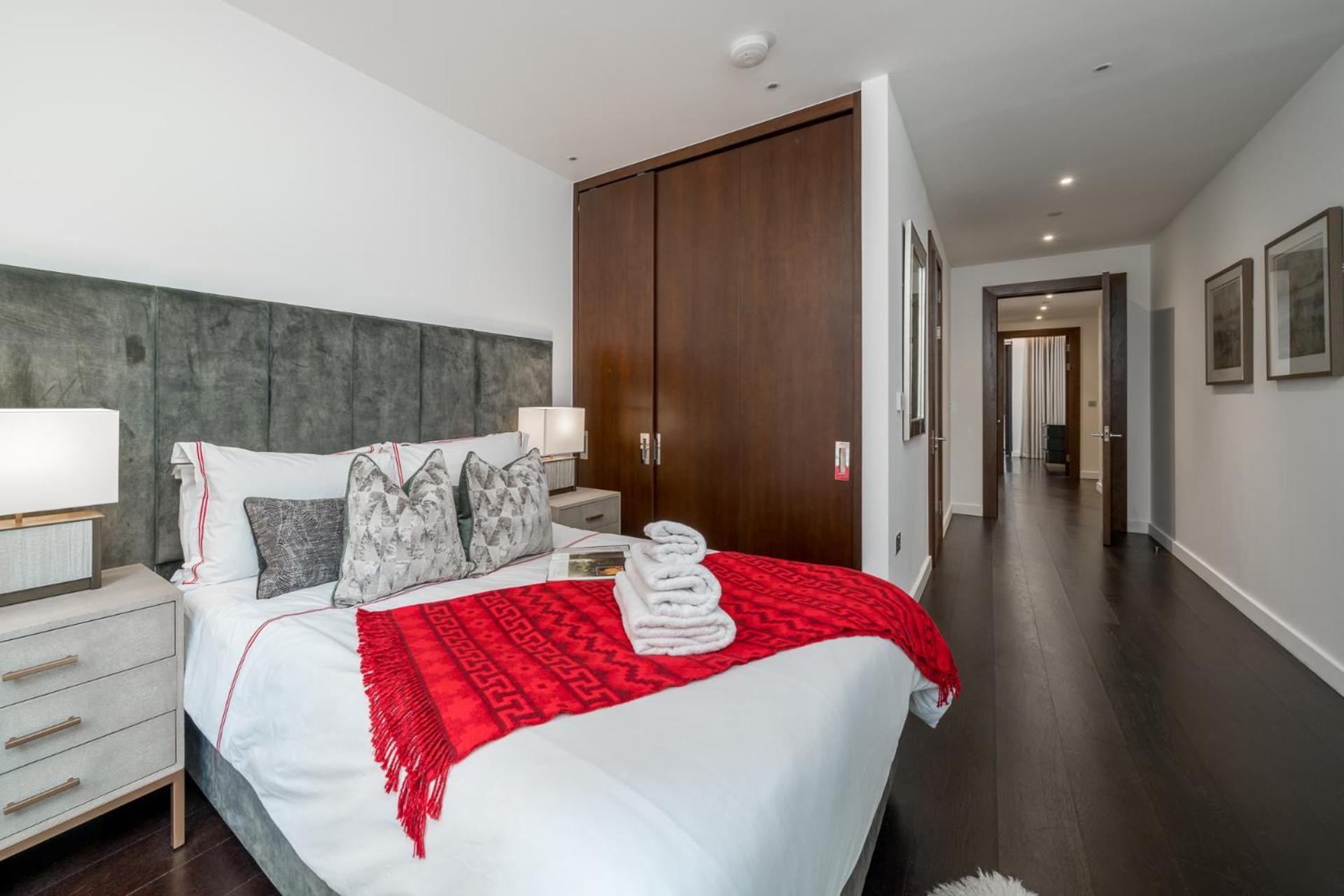 Apartment Riverfront Retreat In 2 Bed 2 Bath London
